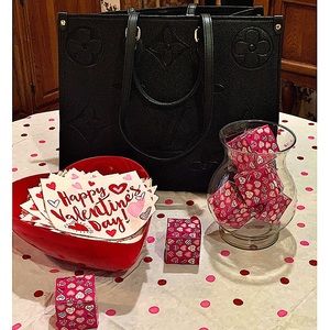 SOLD! Louis Vuitton Women Onthego MM Tote Bag Black Embossed Grained Cowhide